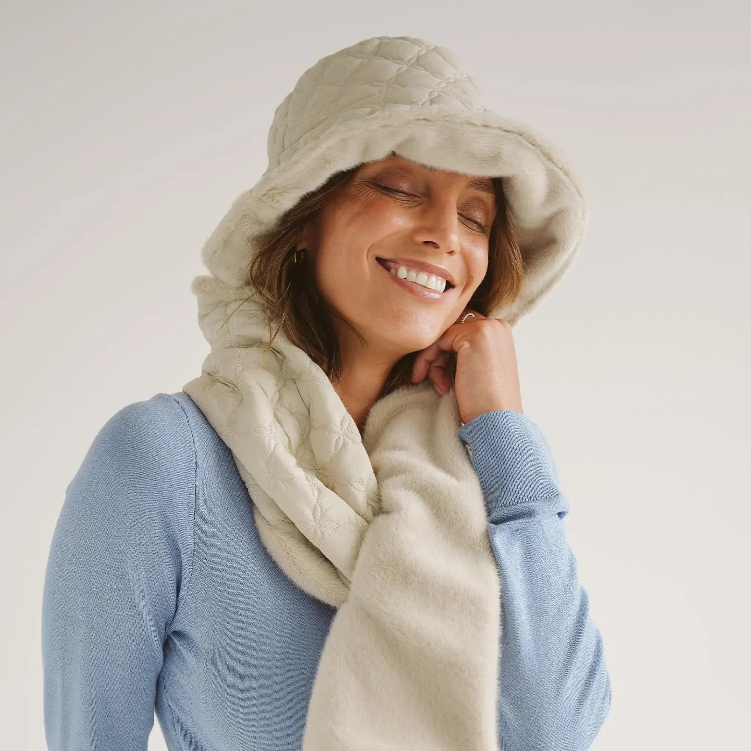 Frosty Bucket & Scarf (Set)